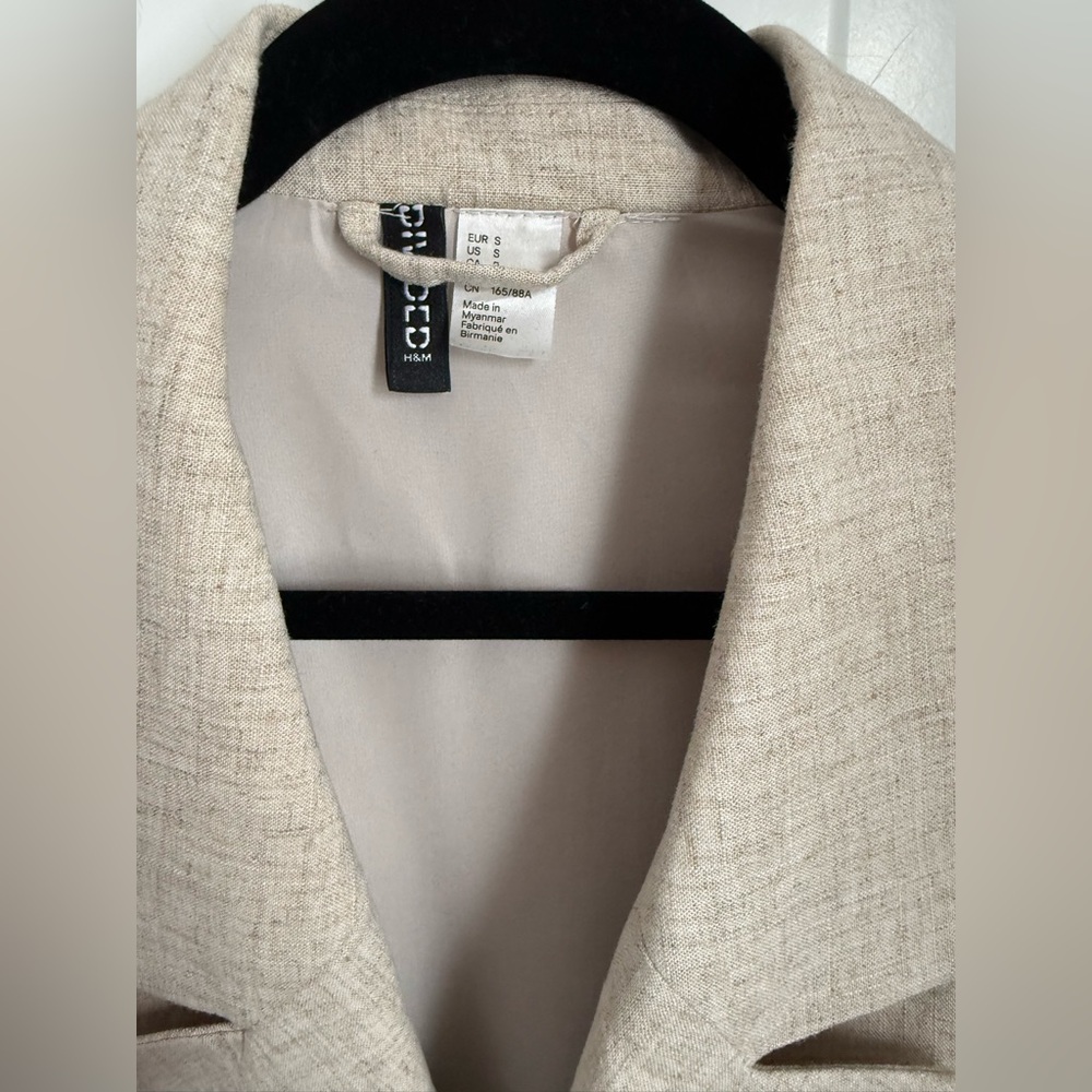 Nwot H&M sleeveless blazer in a light beige linen and viscose blend size small. - Picture 4 of 7